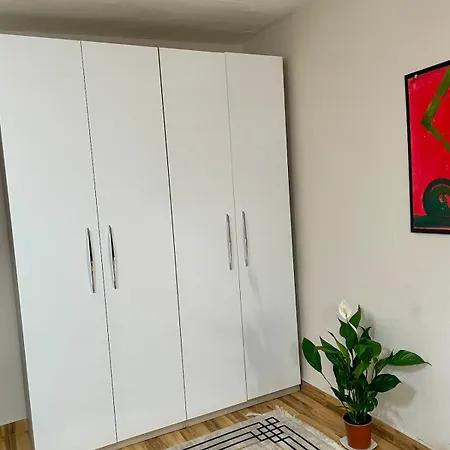Quite And Modern تيرانا